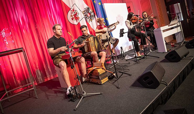 Für die musikalische Umrahmung beim Tirol-Empfang in Wien sorgte die Musikgruppe „Herzgluat“.