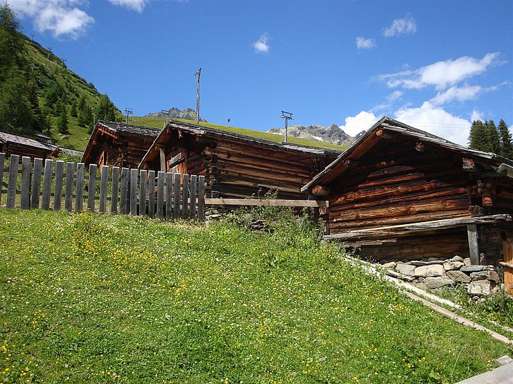 Außenansicht des "Almmuseum Alpe Dias" in "Kappl"