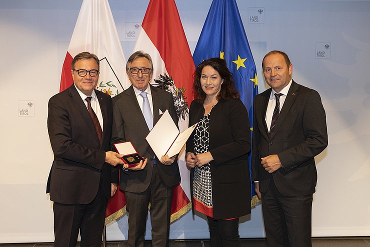 V. li. LH Günther Platter, Stefan Sares, LHStvin Ingrid Felipe und LHStv Josef Geisler.