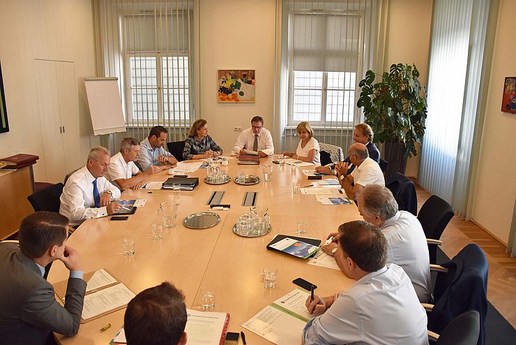 Sitzung der Tiroler Fachkräfteplattform