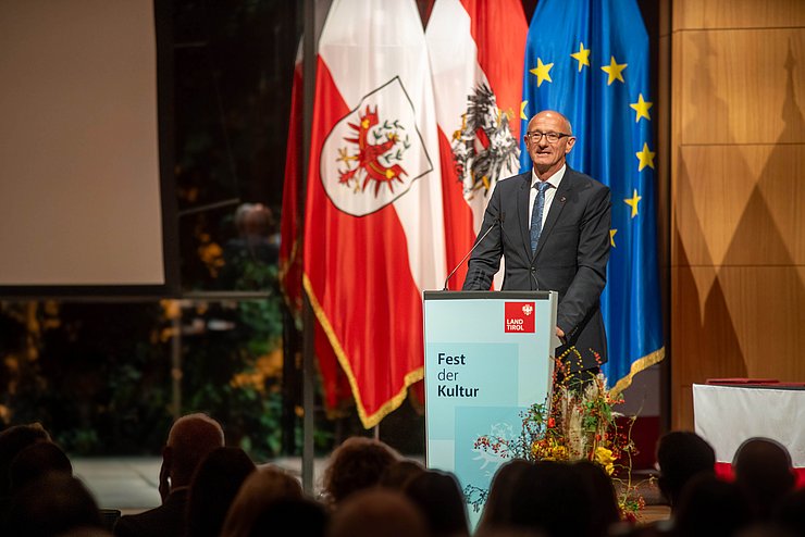 „Ich gratuliere allen Preisträgerinnen und Preisträgern herzlich und danke ihnen für ihr konsequentes künstlerisches Schaffen und ihren Beitrag für den Kunst- und Kulturstandort Tirol“, betont LH Mattle.