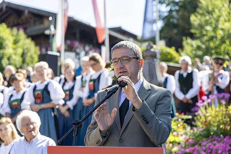 © Land Tirol/Sedlak Fugatti sprechend
