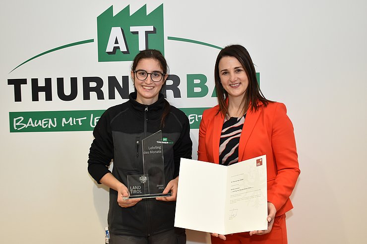 Arbeits- und Jugendlandesrätin Astrid Mair gratulierte Annika Lanziner zum "Lehrling des Monats Jänner 2025".