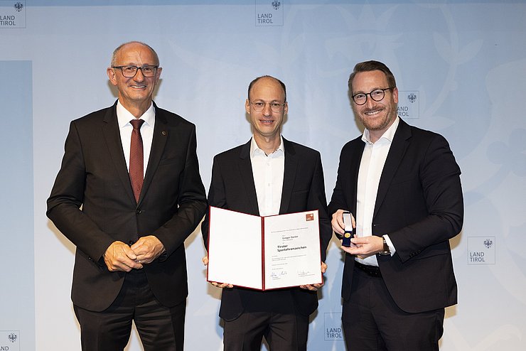 © Land Tirol/W9 Mario Webhofer v.l.n.r.: LH Anton Mattle, Gregor Danler, 1.LH-Stv. Philip Wohlgemuth