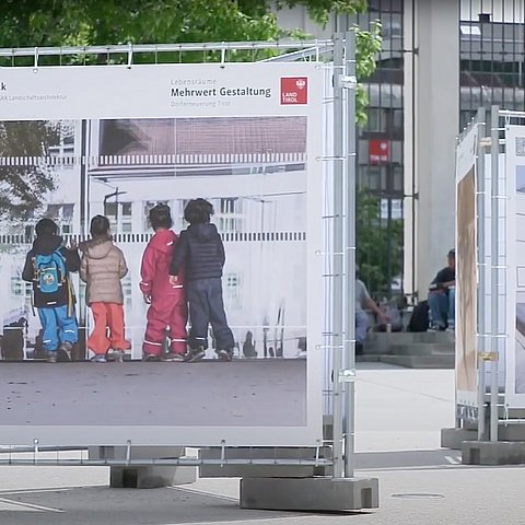 Wanderausstellung, Dorferneuerung, Landhausplatz