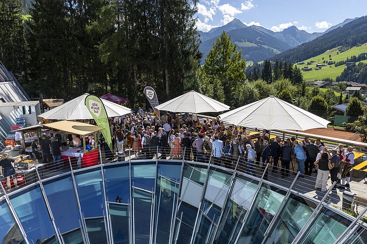 © Land Tirol/Sedlak Congress Centrum Dach mit Ständen