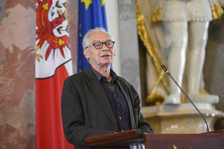 Dramatiker Mitterer trug seine Gedanken vor.
