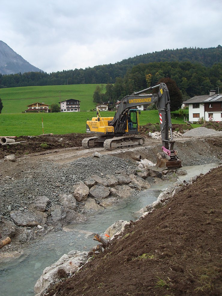 Herstellung des Uferdeckwerkes in der Neigung 2 : 3 - 30. September 2010