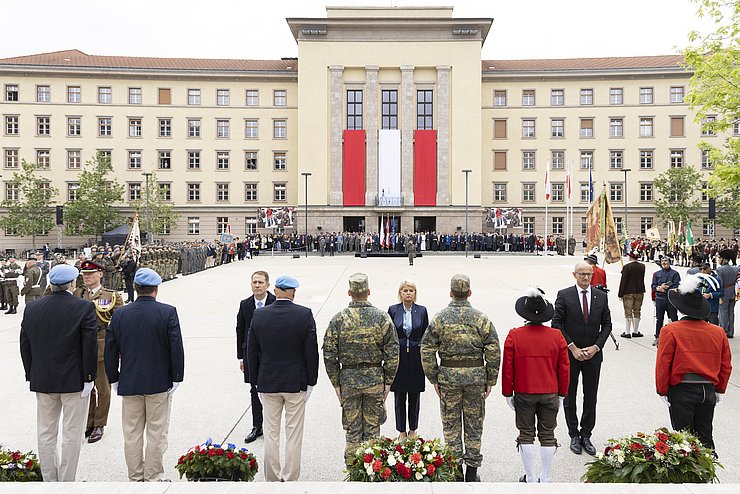 „Das Gemeinsame muss über dem Trennenden stehen – das ist das Vermächtnis unserer europäischen Geschichte“, wagte LH Mattle den Blick in Richtung Zukunft.