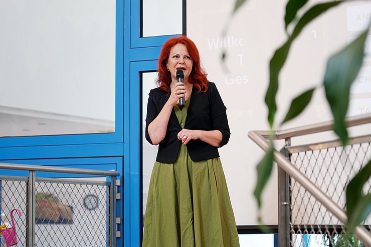 Gesundheitslandesrätin Cornelia Hagele erklärte bei der Eröffnung: „Der Aktionstag an der HLWest zeigt den Schülerinnen und Schülern vor allem eines: dass Gesundheitsberufe die Zukunft sind.“