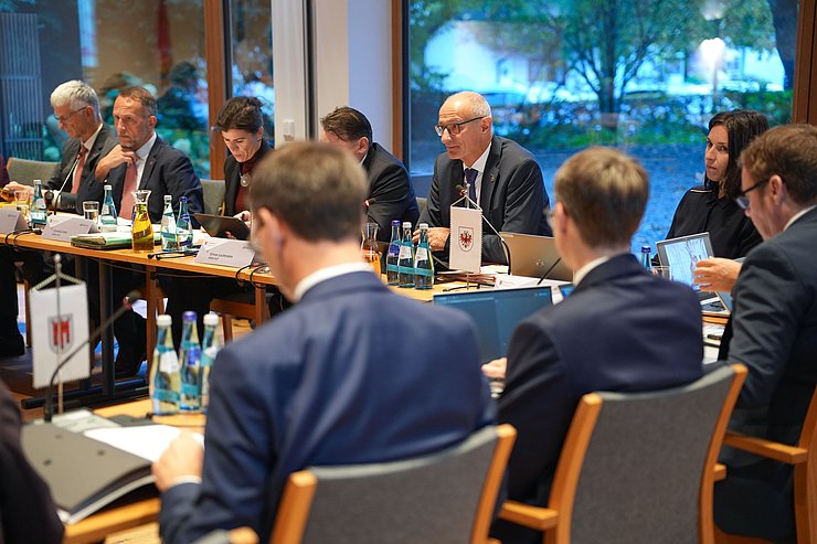 Landeshauptmann Mattle bei der Konferenz
