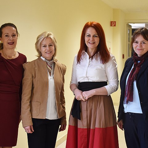 v.l.: Vizerektorin Irmgard Plattner, Rektorin Regine Mathies, LRin Cornelia Hagele, Vizerektorin Margit Raich