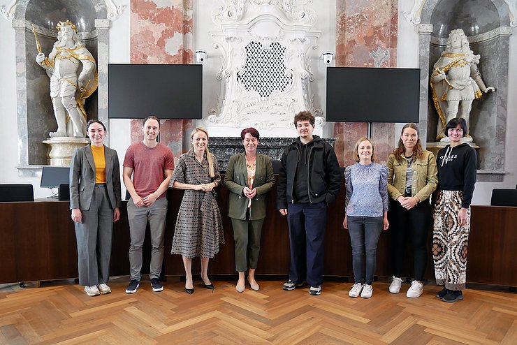Studierende der Universität Innsbruck mit LTPin Sonja Ledl-Rossmann und LRHDin Monika Aichholzer-Wurzer