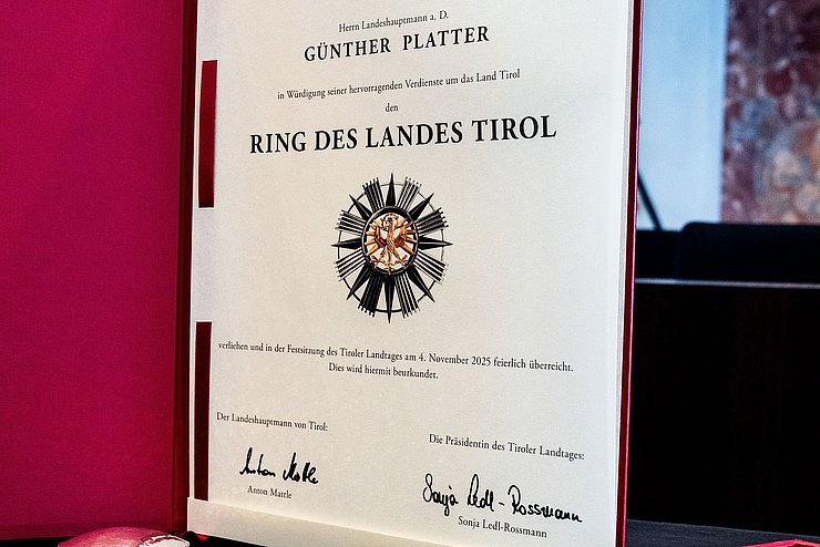© Tiroler Landtag/Christanell Ringurkunde
