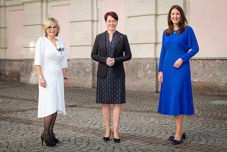Das Präsidium des Tiroler Landtages: Präsidentin Sonja Ledl-Rossmann (Mitte), 1. Vizepräsidentin Sophia Kircher (re.) und 2. Vizepräsidentin Elisabeth Blanik