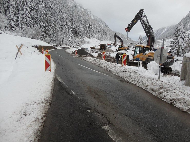 tief verschneite Baustelle Anfang November