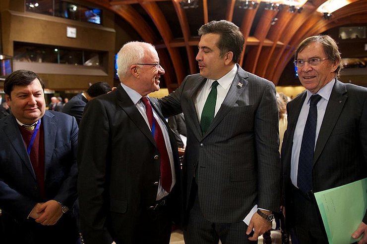v.l.n.r.: Kongresspräsident van Staa, Staatspräsident Saakashvili, Präsident der Parlamentarischen Versammlung Jean-Claude Mignon