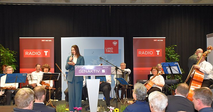 Seniorenlandesrätin Astrid Mair bei der Eröffnung der SENaktiv: "Neben wertvollen Informationen und Tipps zum besseren Leben als Seniorin und Senior bietet diese Messe an, Gleichgesinnte kennenzulernen und bei einem gemeinsamen Messerundgang Angebote zu sichten und Serviceangebote zu nutzen.“