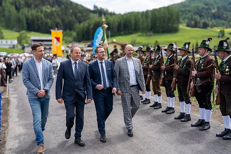 Schützen; Abschreiten der Front