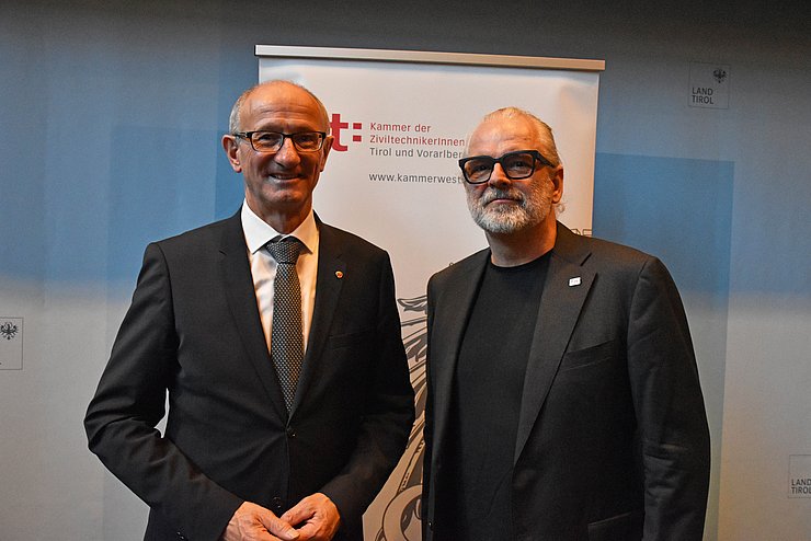 Bild von LH Mattle mit Hanno Vogl-Fernheim, Präsident der Kammer der ZiviltechnikerInnen für Tirol und Vorarlberg
