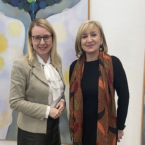 TirolerInnen-Treffen in Wien: LRin Beate Palfrader besprach bei ihrem Antrittsbesuch aktuelle Themen mit Wirtschaftsministerin Margarete Schramböck.