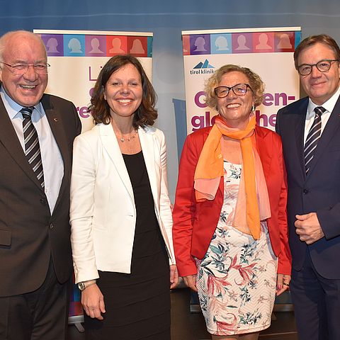 Freuen sich über 20 Jahre Tiroler Gleichbehandlungsgesetz: LTP Herwig van Staa, die Gleichstellungsbeauftragten Isolde Kafka und Anna Strobl sowie LH Günther Platter.