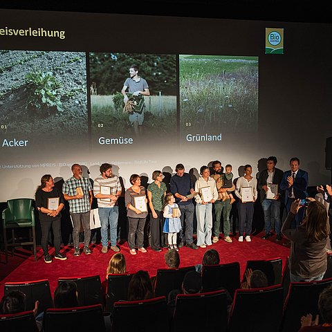 � BIO Austria Tirol Landwirtschaftsbetriebe mit Biodiversitäts-Award ausgezeichnet