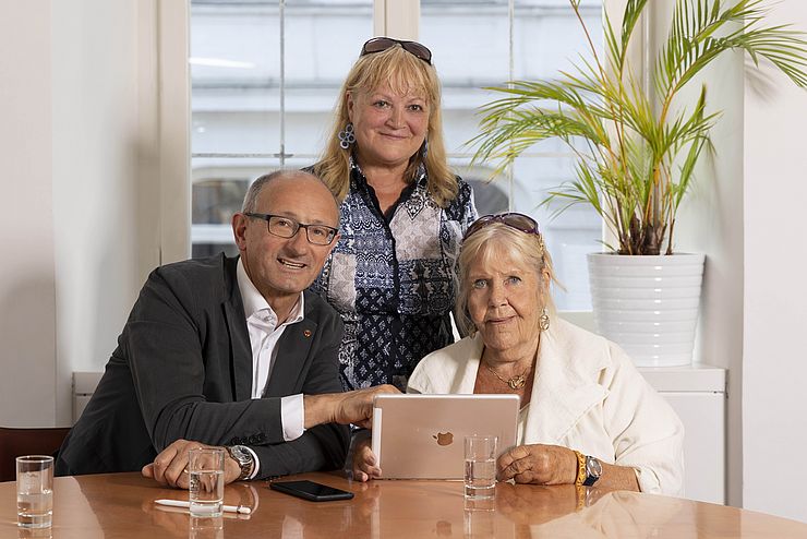 Für Generationenlandesrat Anton Mattle sind die Leistungen der Tiroler SeniorInnen unverzichtbar für die Gesellschaft. Angebote wie die Computerias, in denen sich SeniorInnen fit für digitale Technologien machen, will LR Mattle weiter forcieren.