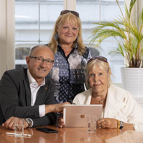 Für Generationenlandesrat Anton Mattle sind die Leistungen der Tiroler SeniorInnen unverzichtbar für die Gesellschaft. Angebote wie die Computerias, in denen sich SeniorInnen fit für digitale Technologien machen, will LR Mattle weiter forcieren.