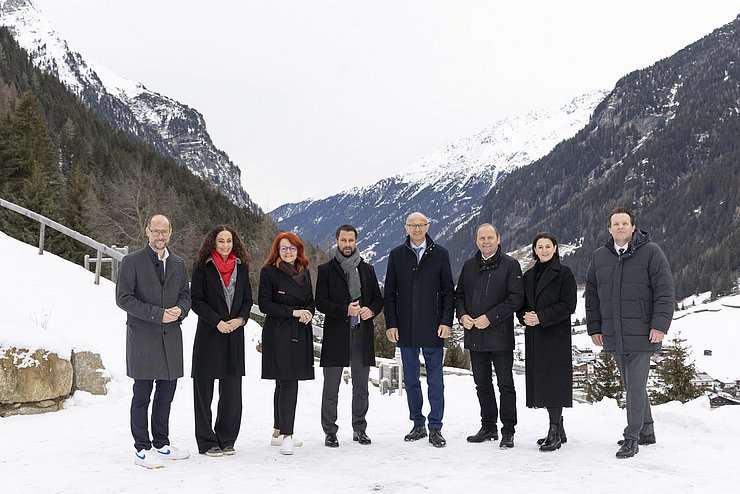 Gruppenfoto der genannten Personen im Freien