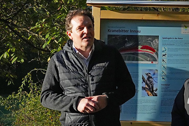 © Land Tirol/Trenker Zumtobel vor Informationstafel