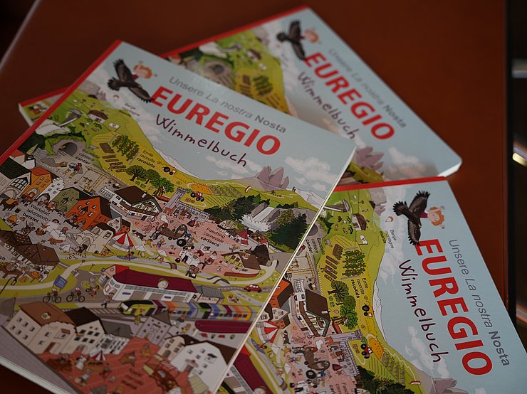 © Euregio/Armin Gluderer Mehrere Bücher
