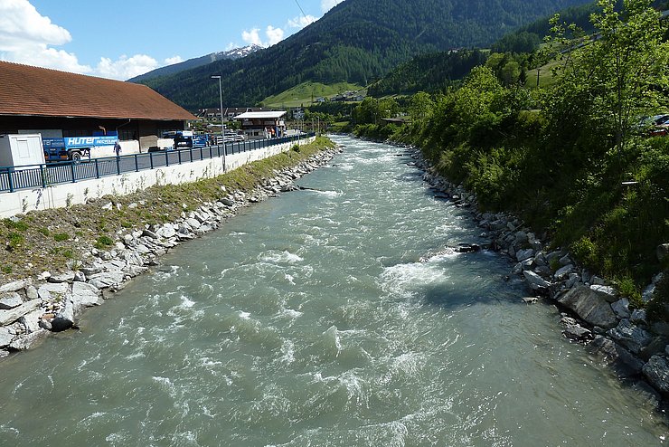 Landesstraßenbrücke nach Navis bachaufwärts nachher