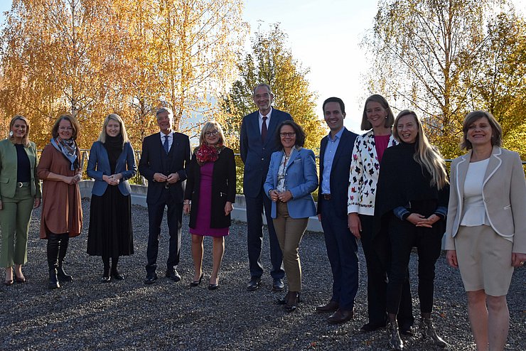 v.li: LRin Daniela Winkler (Burgenland), LRin Christiane Teschl-Hofmeister (NÖ), LH Peter Kaiser (Kärnten), LRin Beate Palfrader (Tirol), BM Heinz Faßmann, LRin Daniela Gutschi (Bildung, Salzburg), Vize-Bgm Christoph Wiederkehr (Wien), LRin Andrea Klambauer (Elementarpädagogik, Salzburg), LRin Juliane Bogner-Strauß (Steiermark), Landesstatthalterin Barbara Schöbi-Fink (Vorarlberg).