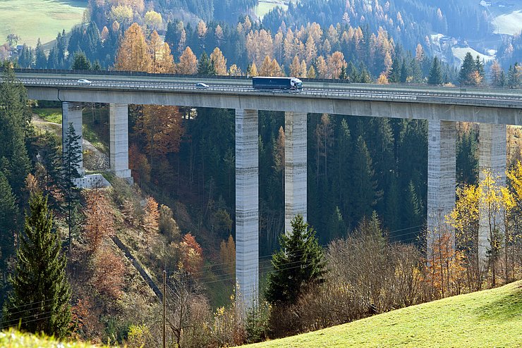 Autobahnbrücke