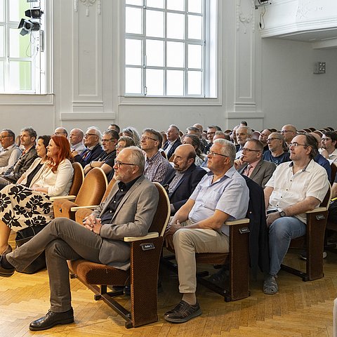 In einem feierlichen Rahmen erhielten PädagogInnen der Tiroler Landesmusikschulen und des Tiroler Landeskonservatoriums Ehrungen für ihr langjähriges Engagement rund um den heimischen Musiknachwuchs.