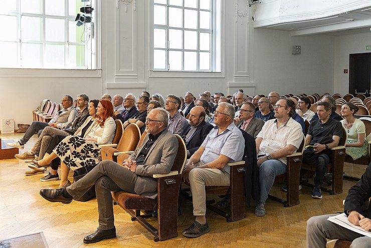 In einem feierlichen Rahmen erhielten PädagogInnen der Tiroler Landesmusikschulen und des Tiroler Landeskonservatoriums Ehrungen für ihr langjähriges Engagement rund um den heimischen Musiknachwuchs.