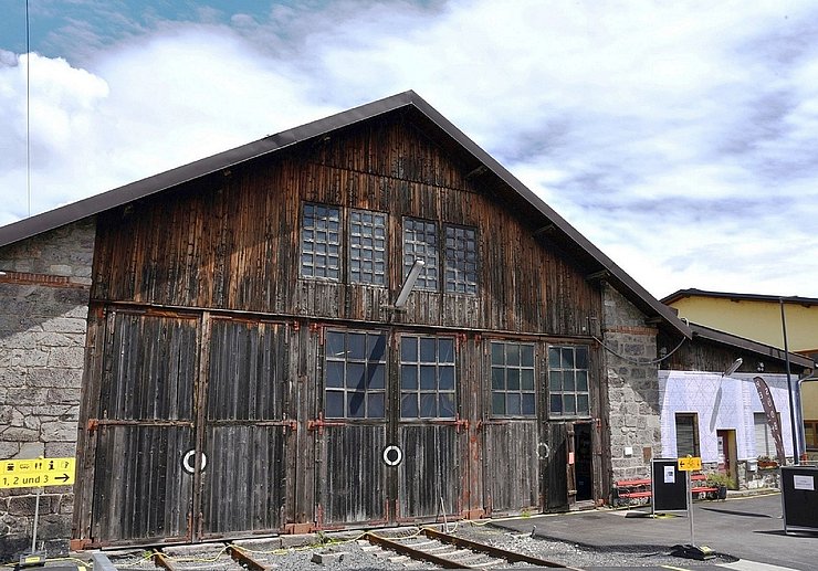 Außenansicht des "Eisenbahn Museum Südbahn Heizhaus Lienz".