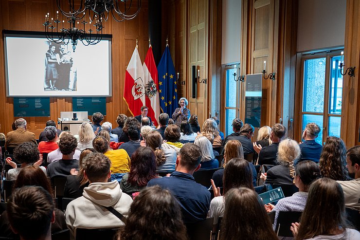 © Land Tirol/Neuner Überblicksfoto, der Festsaal ist gut gefüllt.