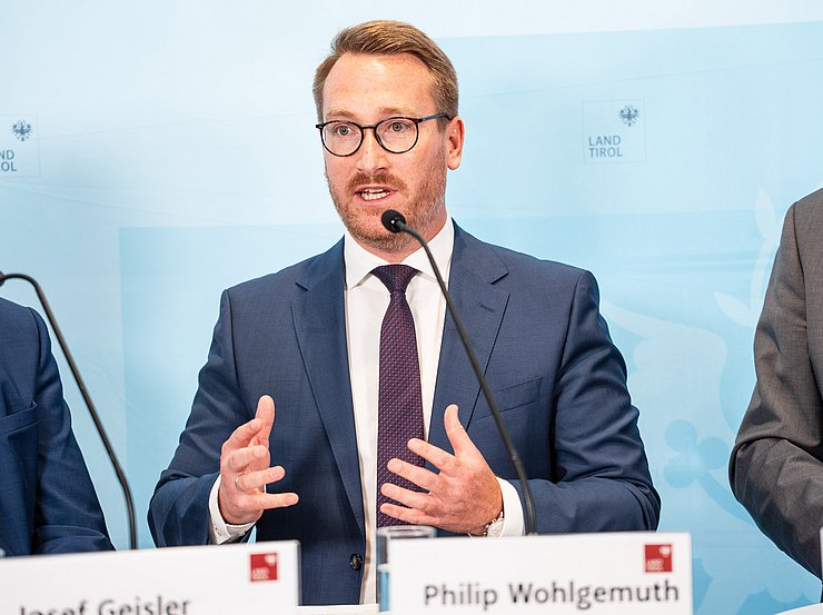 © Land Tirol/Fitsch LHStv Wohlgemuth redet