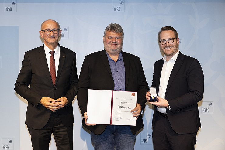 © Land Tirol/W9 Mario Webhofer v.l.n.r.: LH Anton Mattle, Andreas Sint, 1.LH-Stv. Philip Wohlgemuth