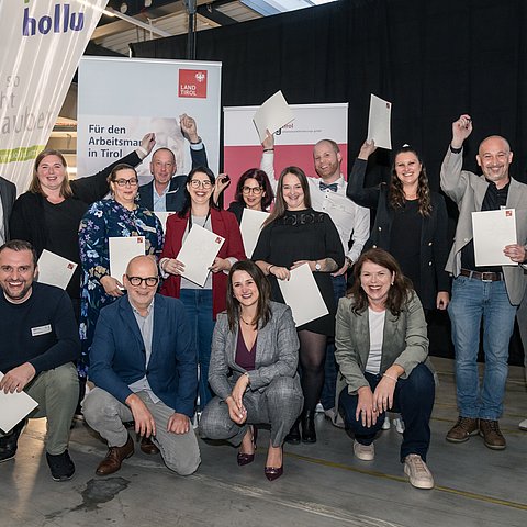 Insgesamt wurden beim heutigen Tiroler LehrlingsausbilderInnenkongress weitere 64 Zertifikate und Diplome an LehrlingsausbilderInnen verliehen.