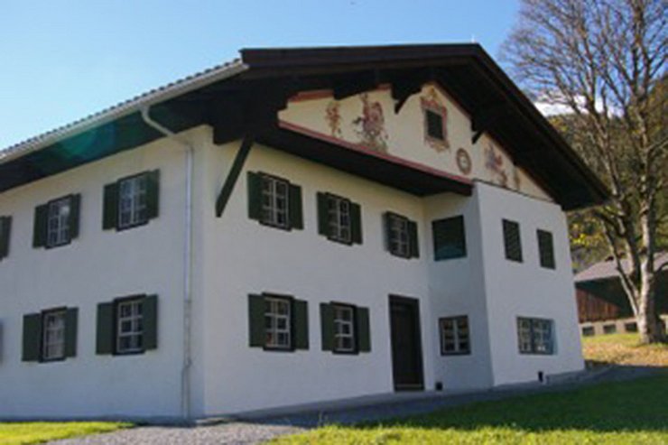 Außenansicht der "Wunderkammer" in "Elbigenalp"