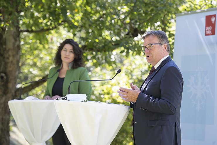 Landeshauptmann Günther Platter sieht in der zweiten Konjunkturoffensive einen starken Impuls für Tirol - er will optimistisch in die Zukunft blicken.