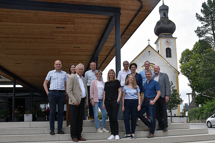 Gruppenfoto vor dem Pfarrsaal Mils