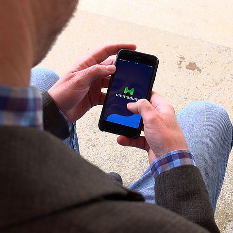 Smartphone mit ummadum-App