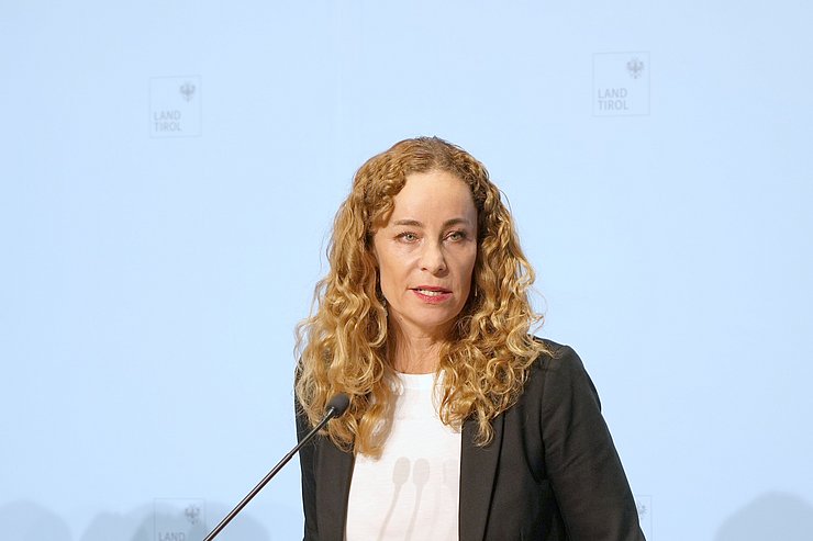 LRin Pawlata am Redepult