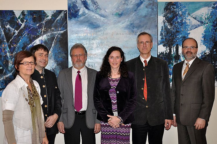 Bezirksschulinspektorin Margarethe Egger, Schulamtsleiter Dietmar Bartl, HOL Nikolaus Gruber, VD Andrea Bichler, VD OSR Josef Dillersberger, Bezirkshauptmann Dr. Christian Bidner (c) Land Tirol / Rinner