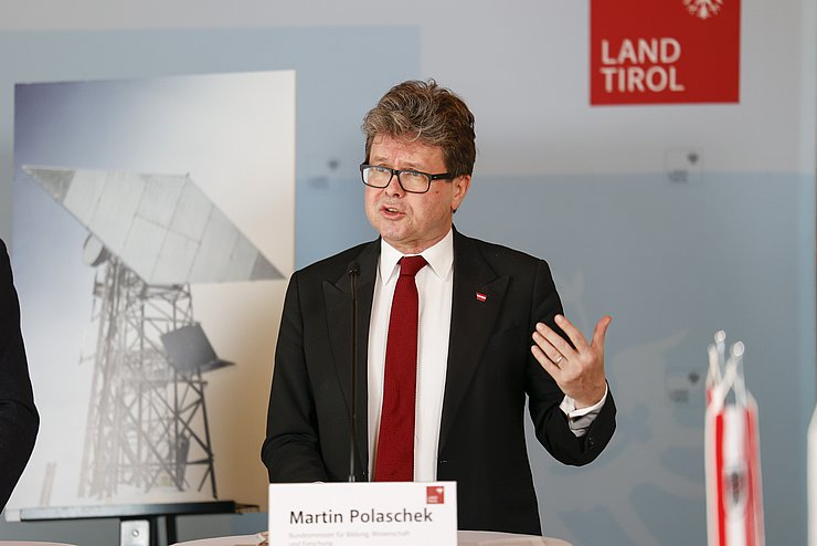 Bild von BM Martin Polaschek bei der Pressekonferenz