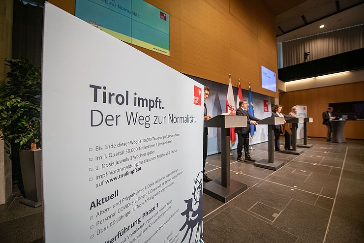 Im Rahmen der Pressekonferenz im Anschluss an die Klausur wurde die Tiroler Impfstrategie präsentiert. 